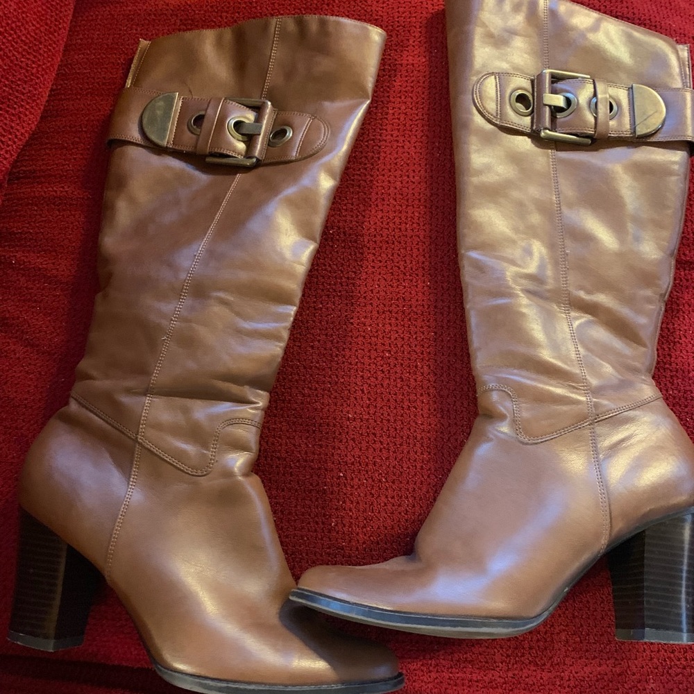 Boots size 10